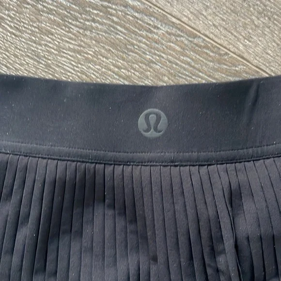 Lululemon Varsity High-Rise Pleated Tennis Skirt Size 8 - Picture 2 of 3